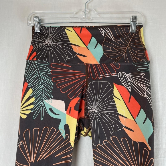 NOBULL High-Rise Crop Leggings in Oasis Floral print - Picture 8 of 12